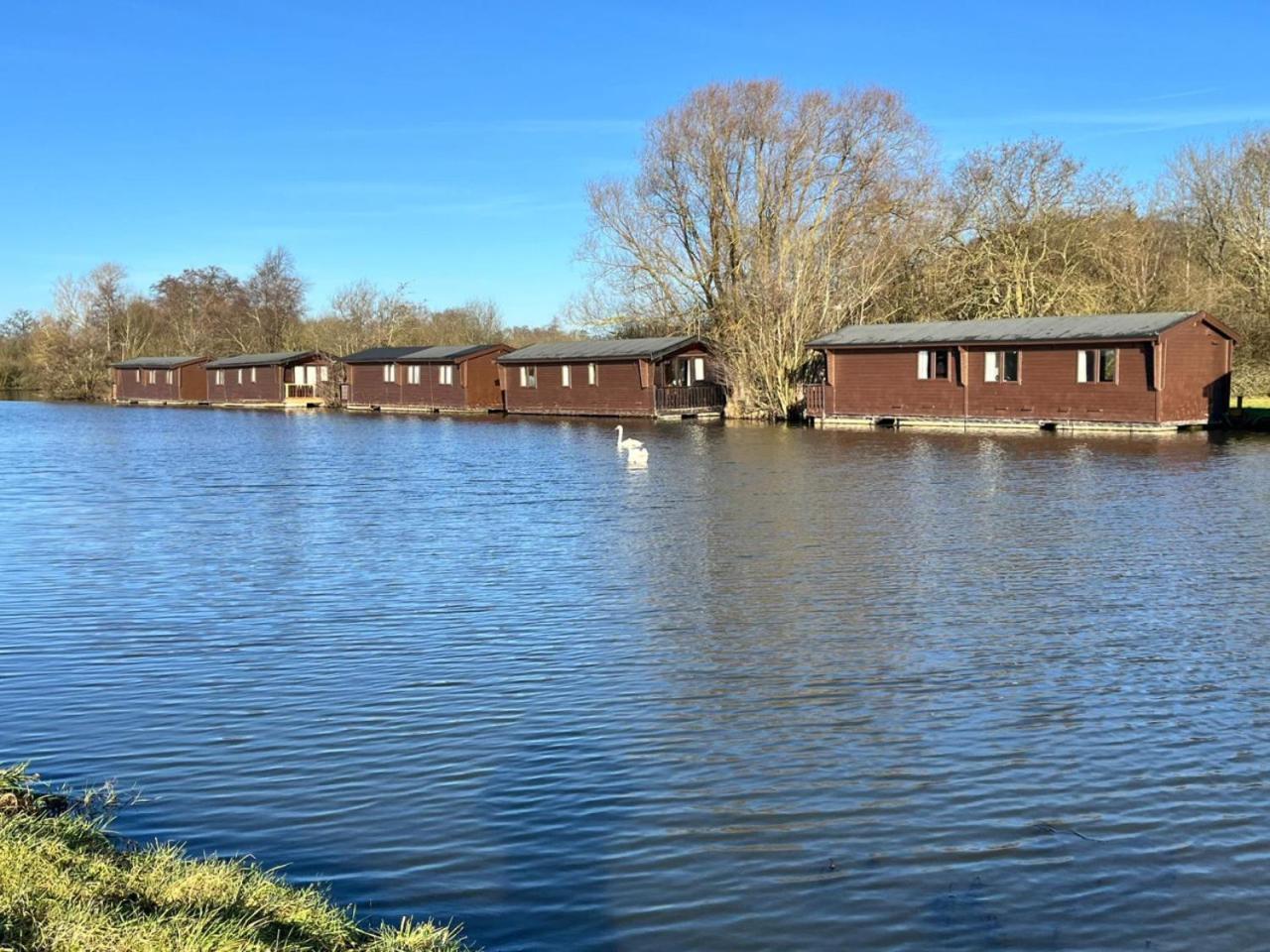 Hickling Broads Lodge Houseboat Stalham Exterior photo