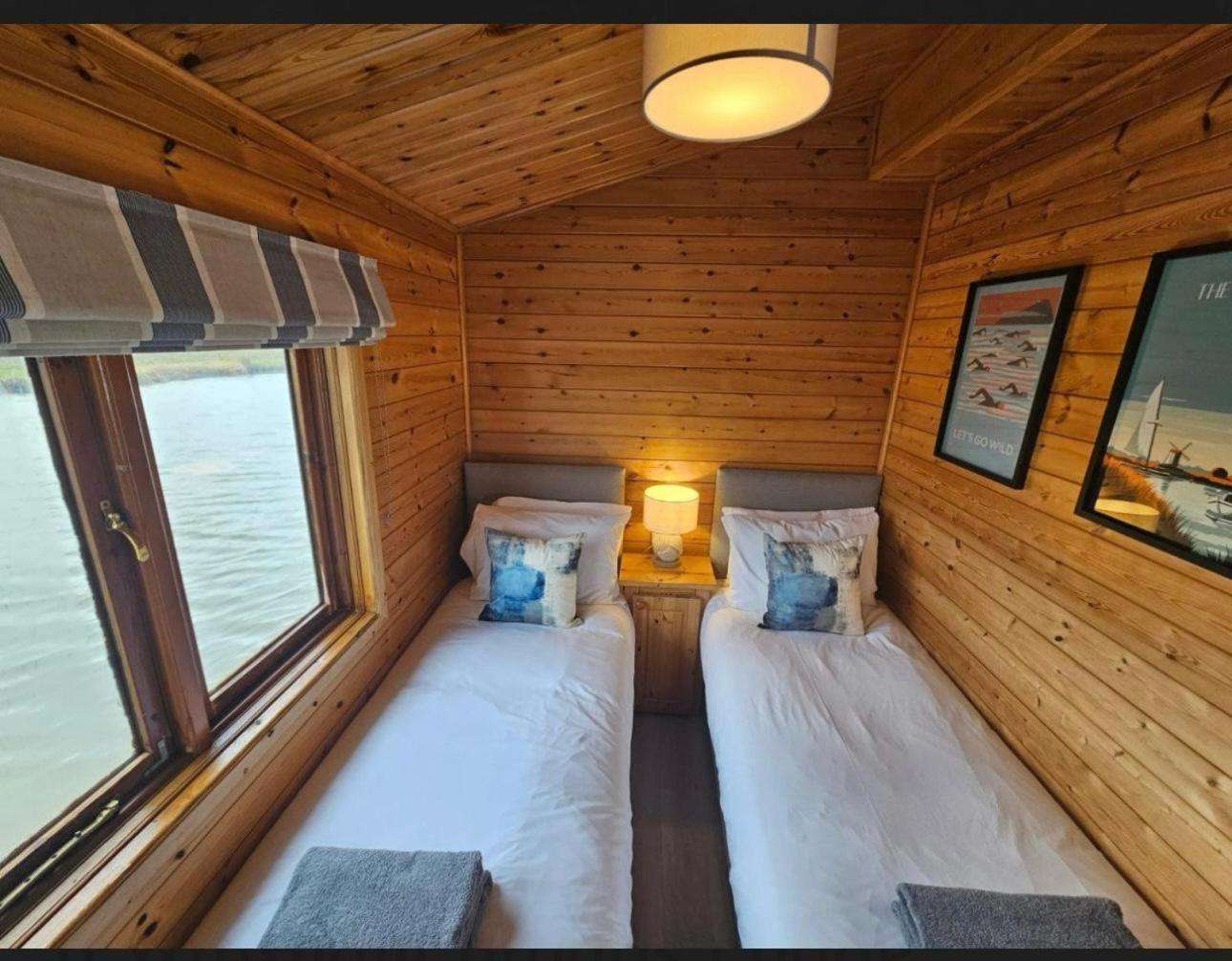 Hickling Broads Lodge Houseboat Stalham Exterior photo