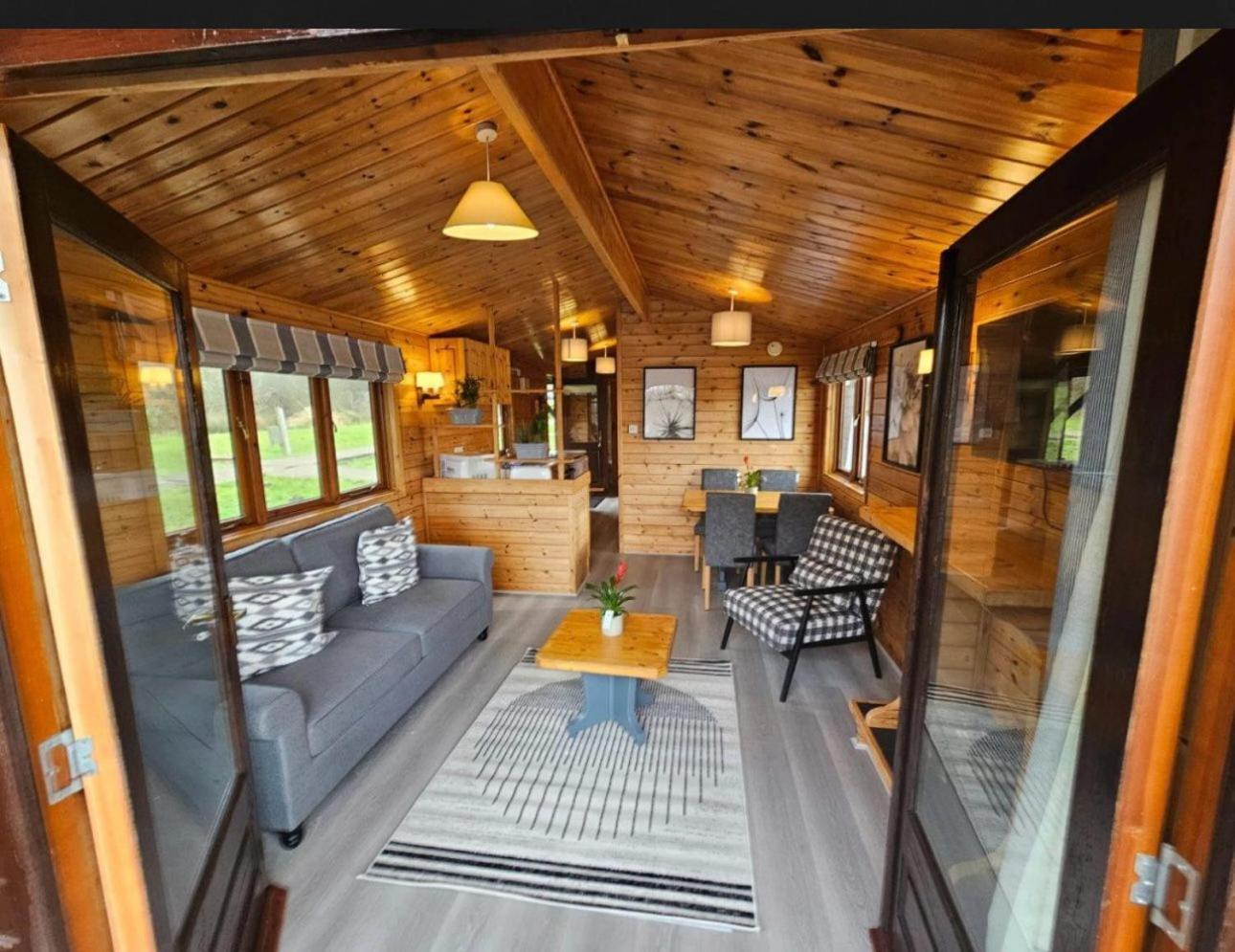 Hickling Broads Lodge Houseboat Stalham Exterior photo